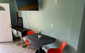Cottage Close To French Quarters